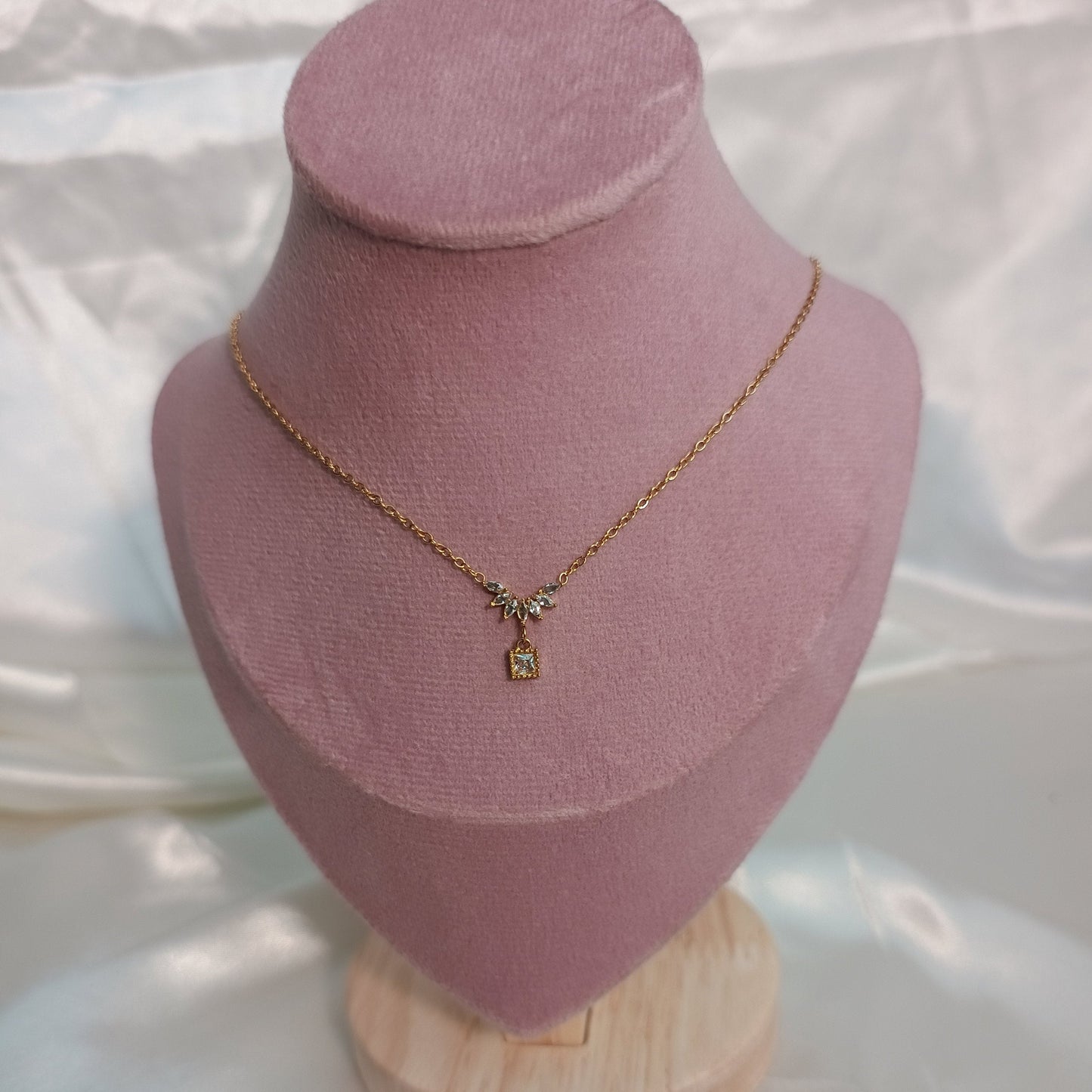 The "It Girl" Essential Necklace